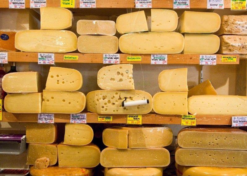 Numerosi e saporiti: tra i formaggi olandesi c'è l'imbarazzo della scelta. ©Will Salter/Lonely Planet