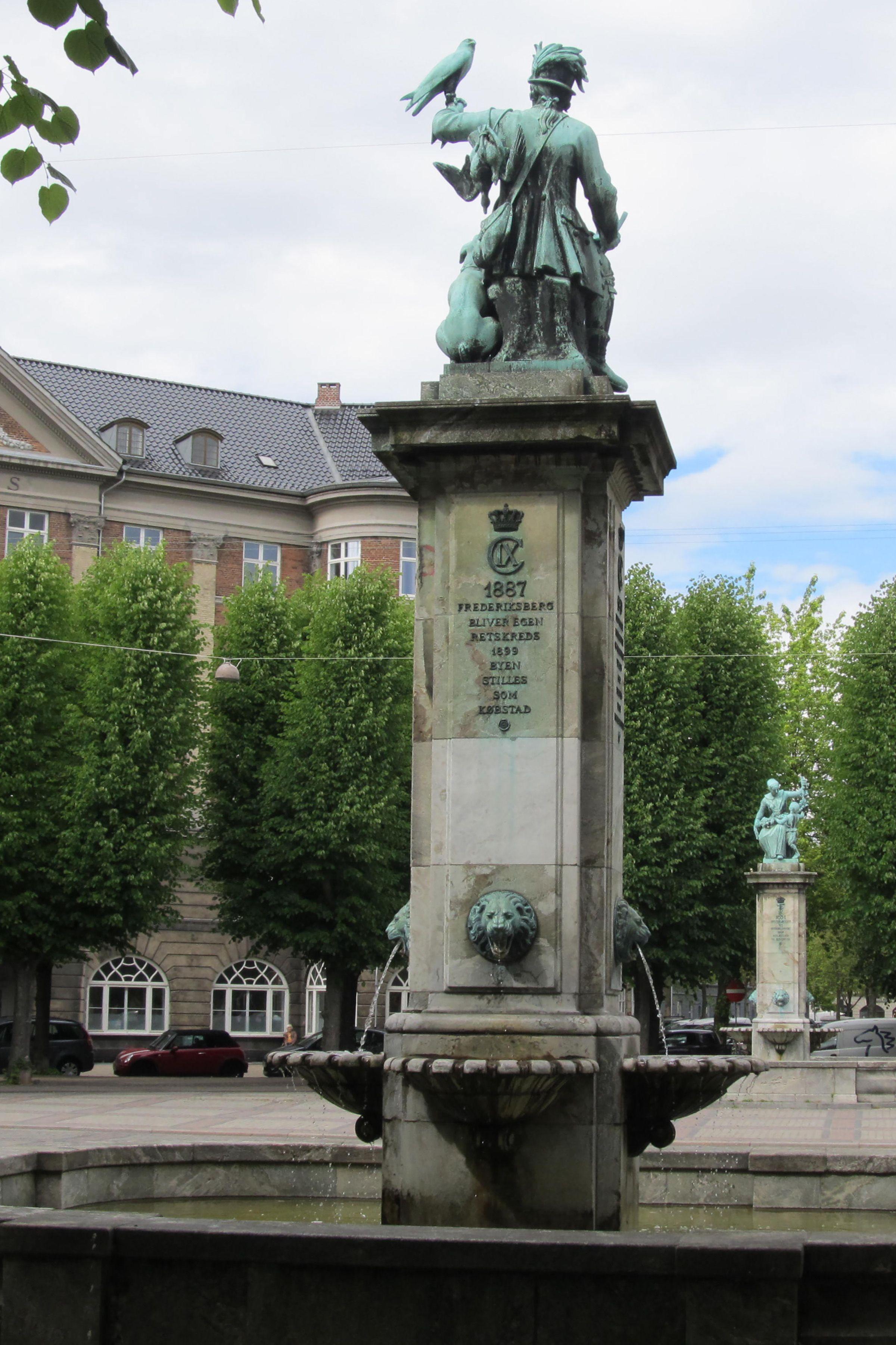 Una fontana nell’elegante Frederiksberg © Caroline Hadamitzky / Lonely Planet