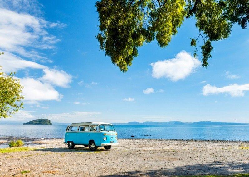 In furgoncino sul Lago Taupo, North Island, Nuova Zelanda. ©Justin Foulkes/Lonely Planet 