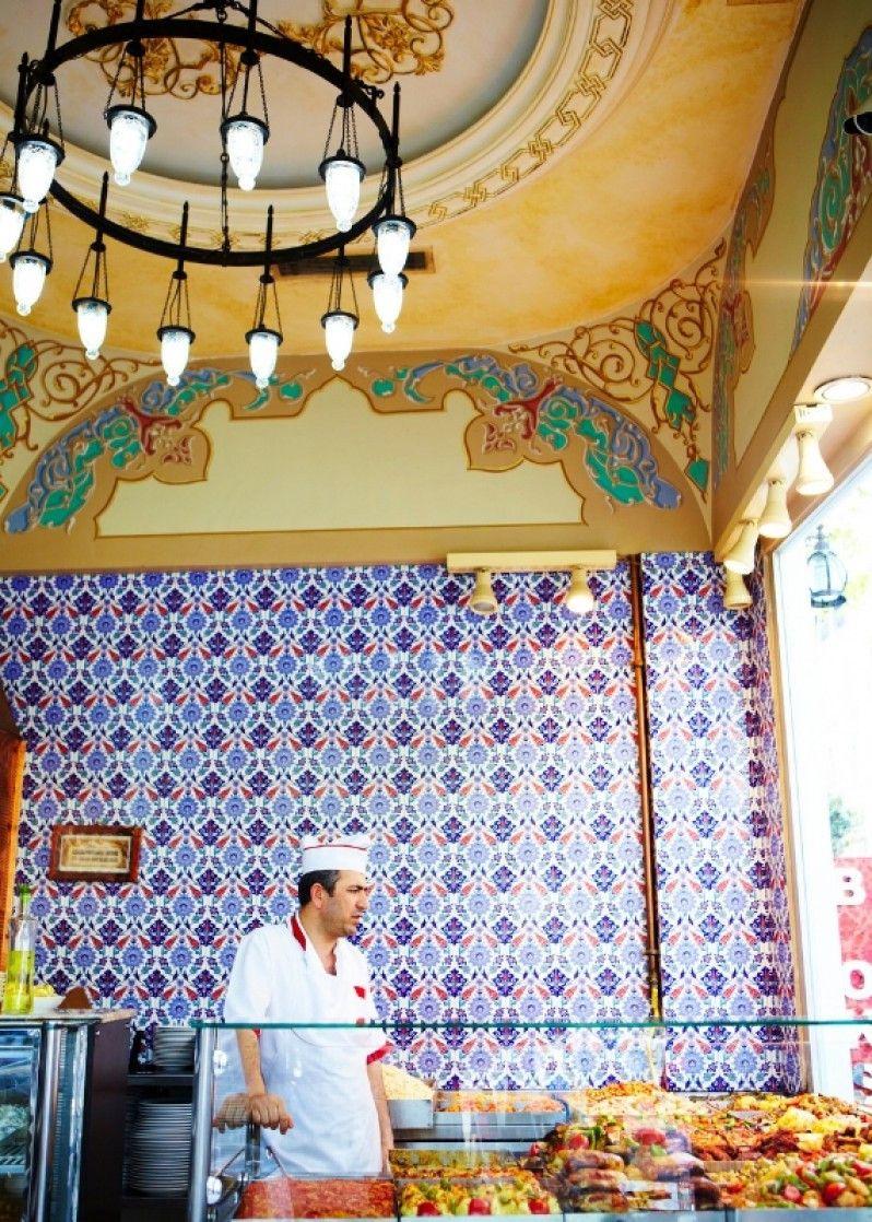 Difficile scegliere tra i sapori dalla Turchia: kebab, meze, dolci e té. ©Matt Munro/Lonely Planet