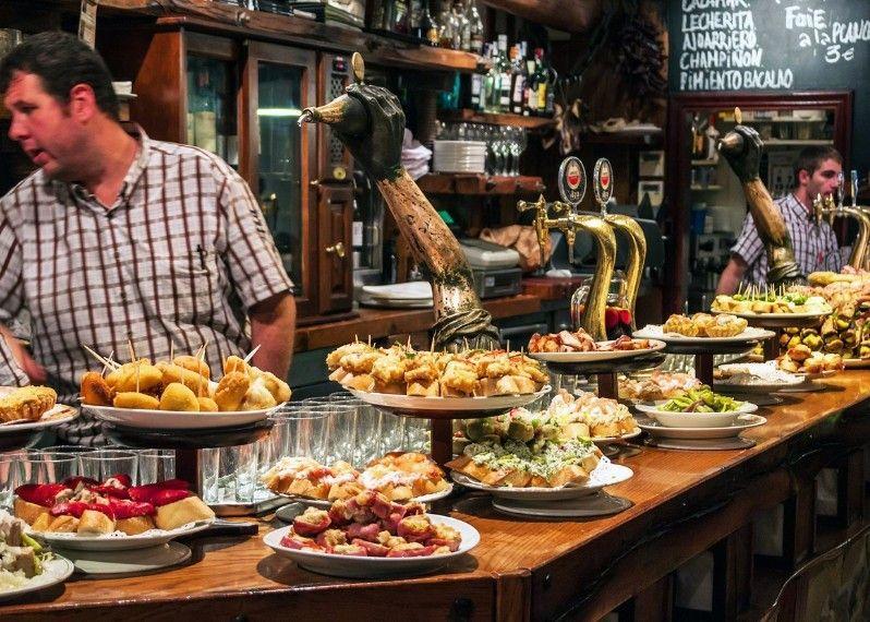 I tradizionali Pintxos di San Sebastian, Spagna.
©Matyas Rehak/Shutterstock